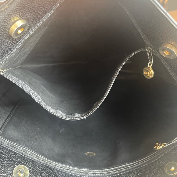 Chanel medallion caviar v stitch chevron tote - Picture 11 of 12